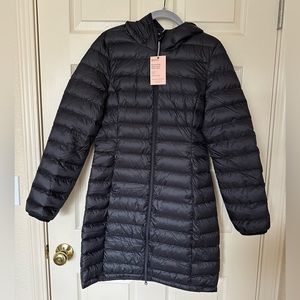 Quince lightweight down puffer jacket. Size: S